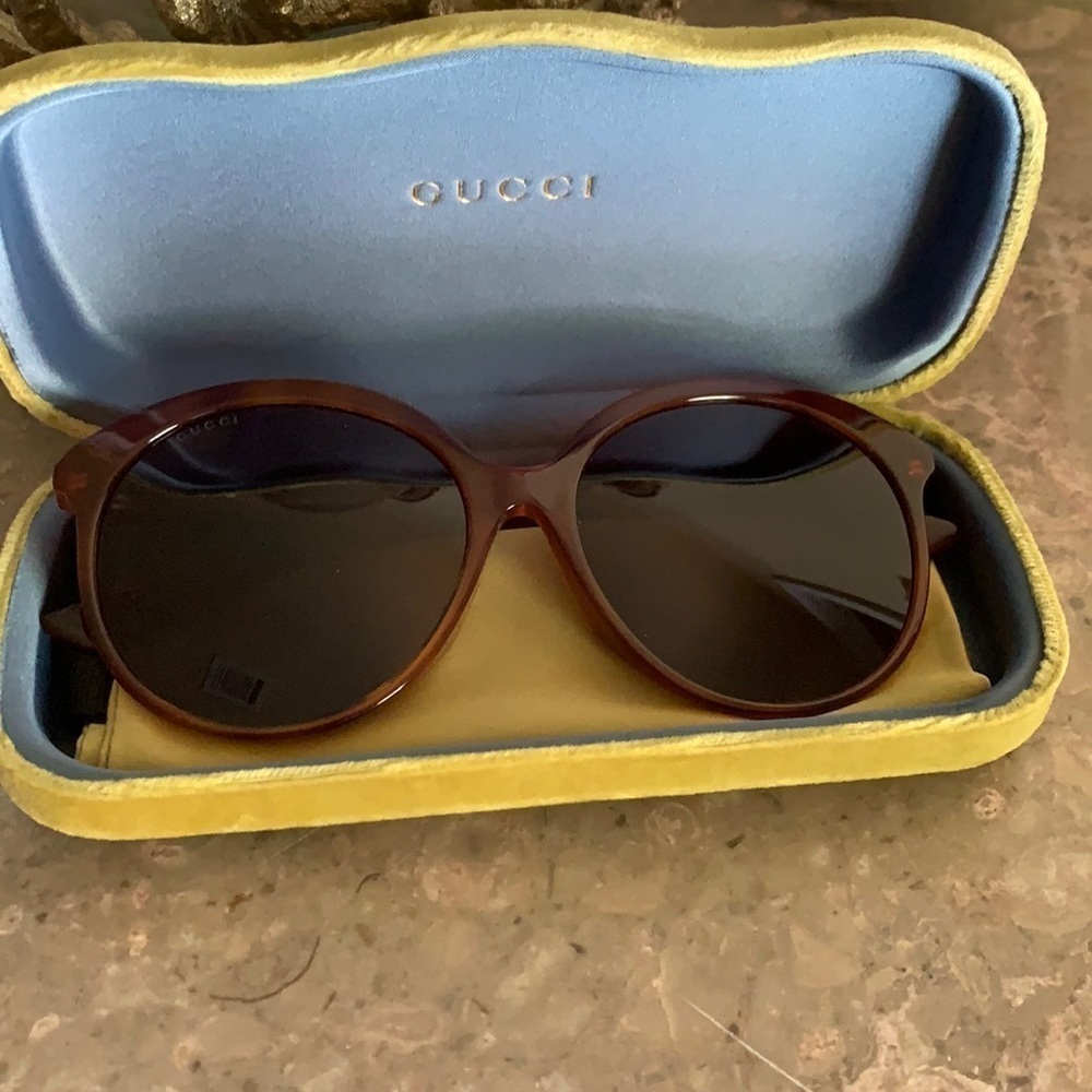 Brand new Gucci sunglasses - Picture 3 of 10